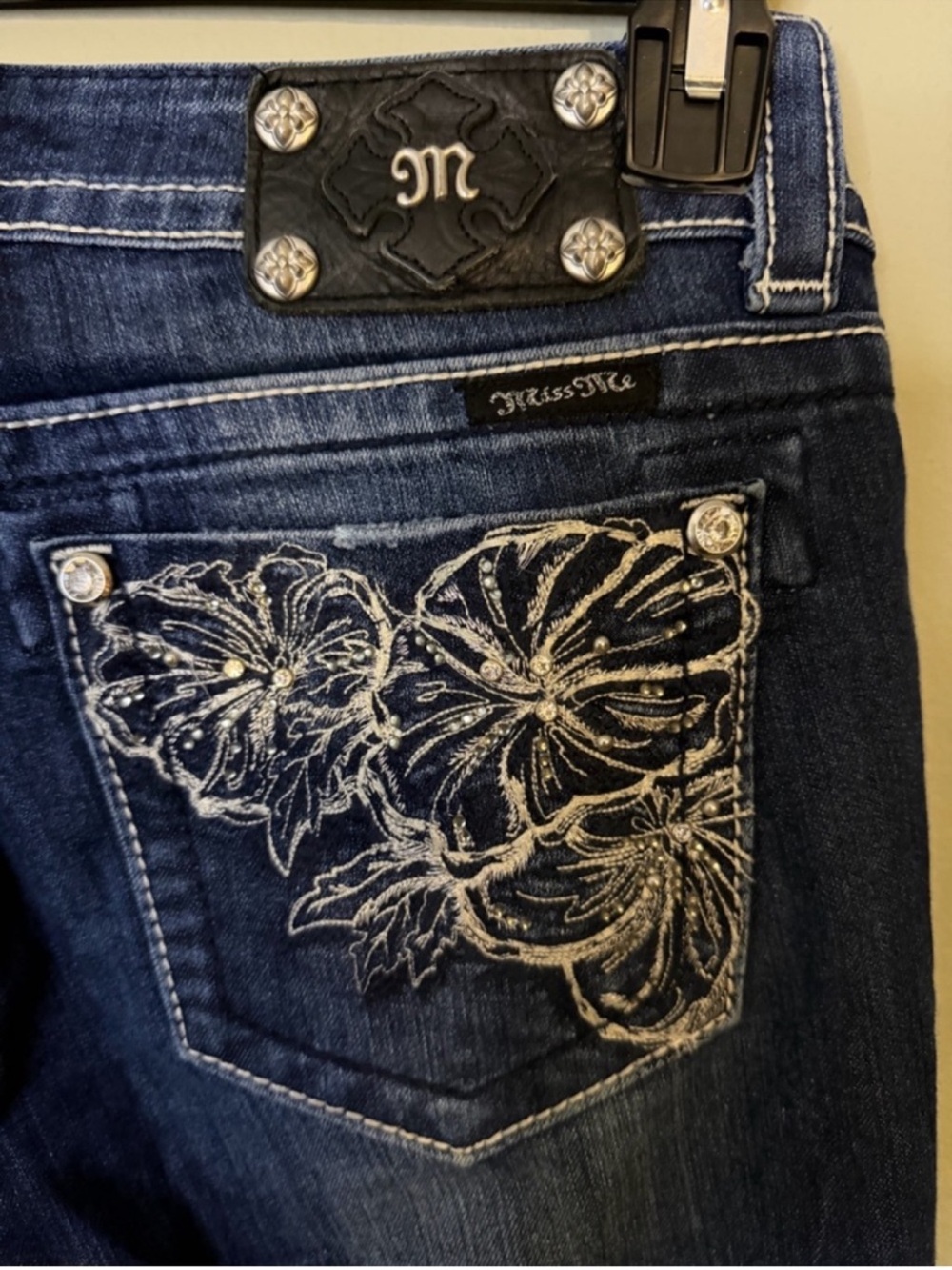 Gorgeous Miss Me Y2K Miss Me Boot Jeans Floral Embellished Pockets 31” Inseam